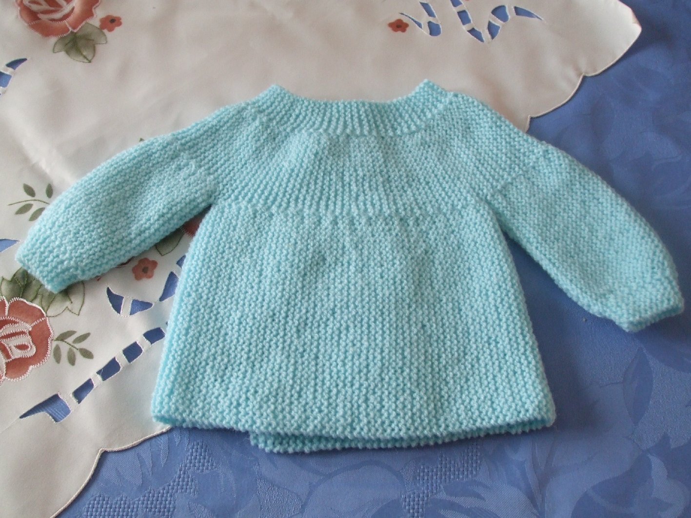explication pour tricoter une brassiere bebe